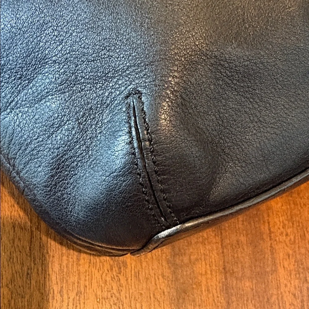 Coach  Vintage shoulder bag  F13764 Pleated front thick smooth leather black EUC